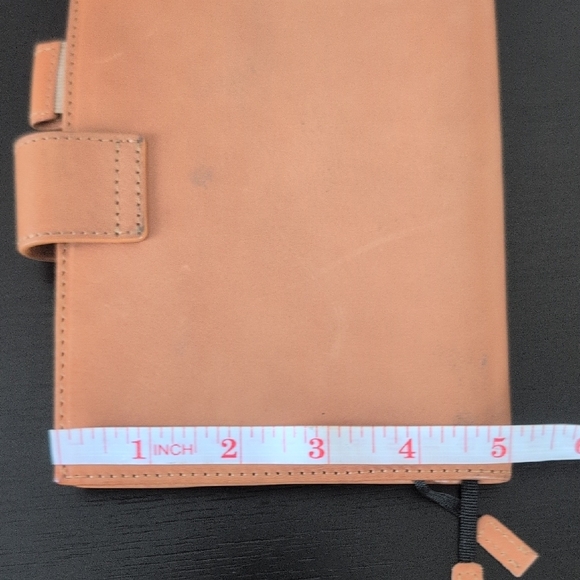 Elegant Tan Leather Women's Wallet - Picture 5 of 6